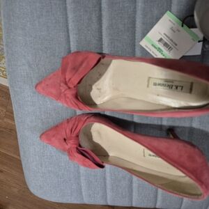 Chic Pink Heels with Sleek Design